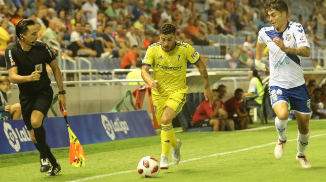 La pizarra del CD Tenerife-Cádiz CF