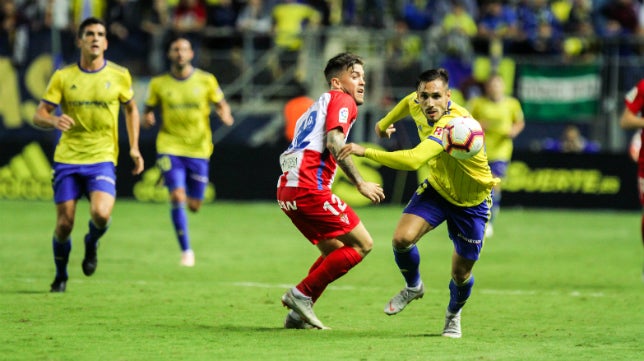 El punto no saca al Cádiz CF de la zona de descenso