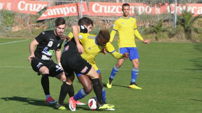 Cádiz CF B-Conil, domingo a las 11.30 horas en El Rosal