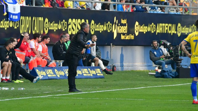 Cervera: &quot;Quería ver si de otra manera el equipo es bueno y me he dado cuenta que no&quot;