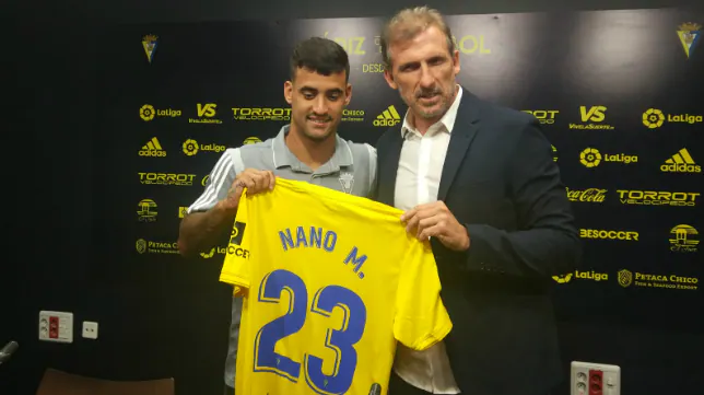 Nano Mesa: «Quiero ser feliz y marcar muchos goles en Cádiz»