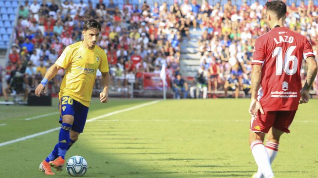 El Cádiz CF vuelve a lo más alto mientras el Zaragoza pincha en Oviedo