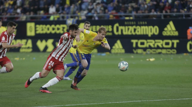 Cádiz CF-Almería (2-1) Una victoria con olor a Primera