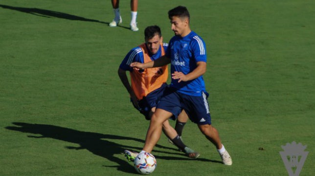 El Cádiz CF ya toca balón