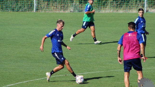 La pizarra de Cervera va tomando protagonismo en el Cádiz CF