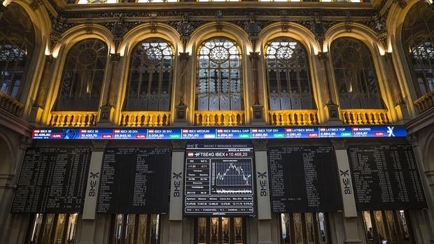 El Ibex cae un 1,22% y la prima de riesgo sube a 130 puntos