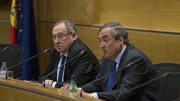 El presidente de la CEOE Joan Rosell y José Luis Bonet en rueda de prensa.