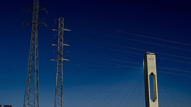 Una de las torres solares de Abengoa