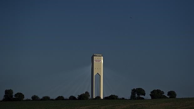 Abengoa independiza las «joyas de la corona» de la crisis de la matriz