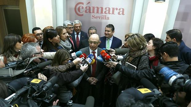 El ministro, Cristóbal Montoro, en la Cámara de Comercio de Sevilla