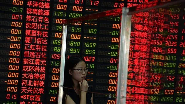 La Bolsa de Shanghái arrancó el año con una caída de casi el 7%