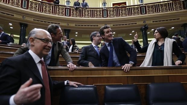 El ministro de Hacienda, Cristóbal Montoro, durante una sesión en el Congreso de los Diputados