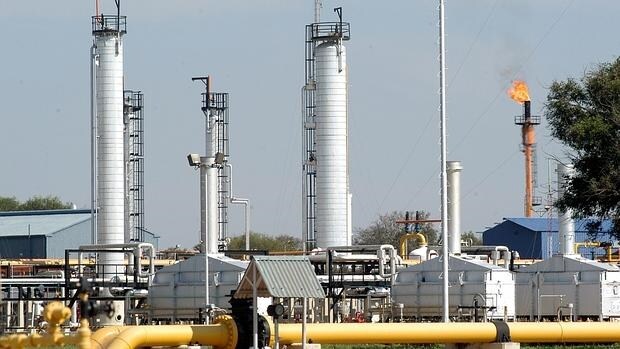 Fuentes sindicales critican que la empresa pueda aprovechar la situación del mercado petrolífero para acometer recortes de personal