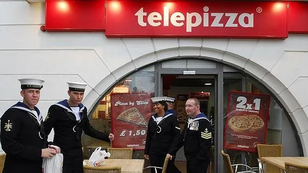 Infantes de la Royal Navy un Telepizza del Peñón de Gibraltar