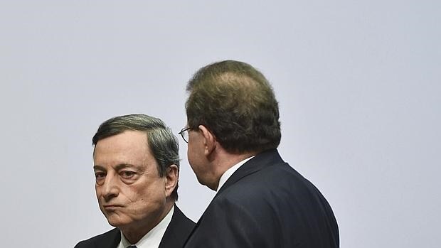 El presidente del Banco Central Europeo (BCE), Mario Draghi, y su vicepresidente, Vitor Constancio