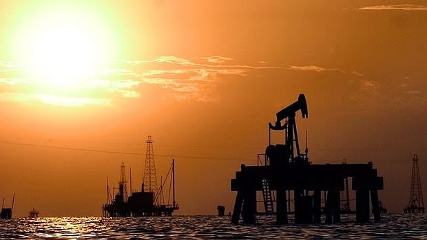 La OPEP prevé nuevas caídas del petróleo este año