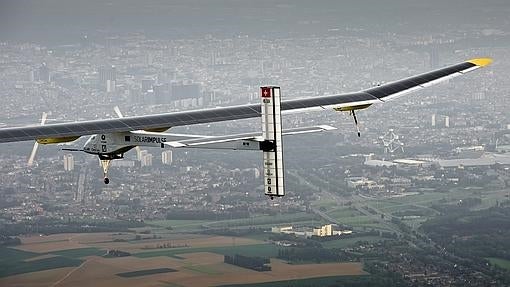 Avión solar surcando los cielos europeos