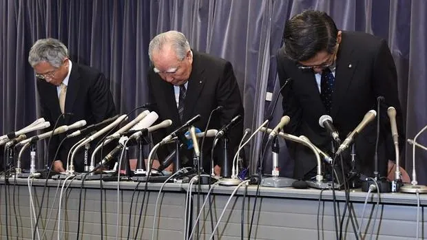 Los directivos de Suzuki en rueda de prensa
