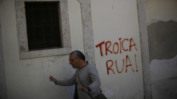 Pintadas rechazando la «troika» en Portugal