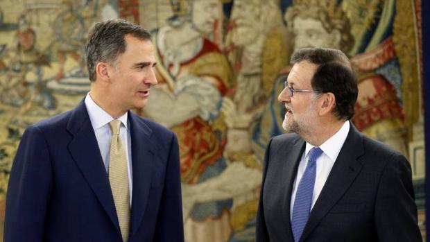 El Rey Felipe VI junto al Presidente en funciones Mariano Rajoy