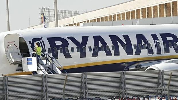 Ryanair busca tripulantes de cabina en Sevilla