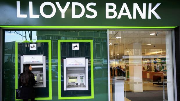 Lloyds recortará 3.000 empleos y cerrará 200 oficinas por el Brexit