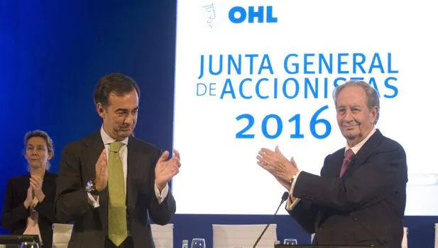 Juan Villar-Mir de Fuentes, presidente de OHL, junto a su padre