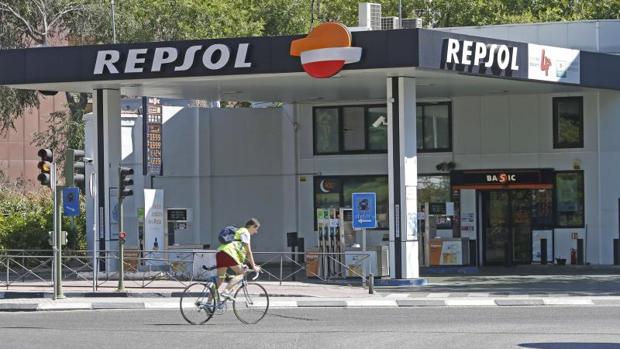Los usuarios podrán recoger sus paquetes mediante un código electrónico en lagunas gasolineras de Repsol