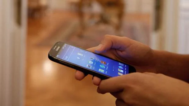 Los usuarios podrán usar su móvil en «roaming» sin sobrecoste desde junio de 2017