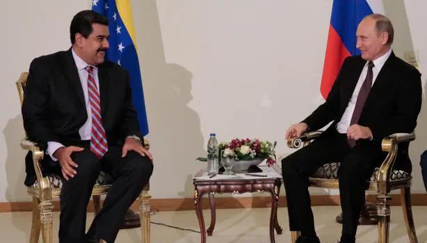 Reunión sostenida entre el presidente de Venezuela, Nicolás Maduro, y su homólogo de Rusia, Vladimir Putin (d), en el marco de la 23 edición del Congreso Mundial de la Energía en Estambul (Turquía)
