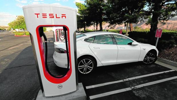 Tesla busca a trabajadores en Madrid y Barcelona para su servicio de ventas