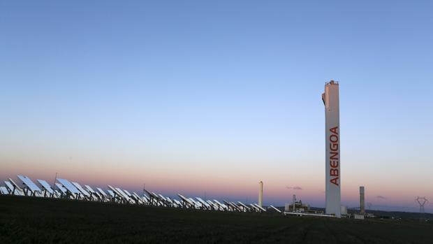 Imagen de archivo de una planta solar de Abengoa