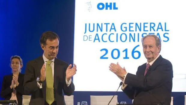 Juan Villar-Mir de Fuentes, presidente de OHL, junto a su padre