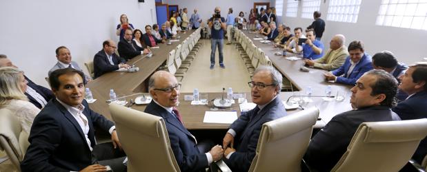 El ministro de Hacienda, Cristóbal Montoro, en una reunión con empresarios en Córdoba