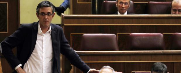 Los diputados del PSOE Eduardo Madina (i), Rafael Simancas (c), y Patxi López (d), en el pleno del Congreso de los Diputados