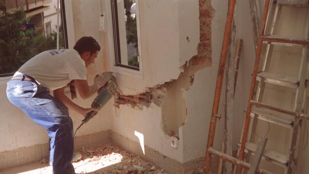 ¿Cómo puedo reclamar si mis inquilinos están haciendo obras en el piso sin mi consentimiento?