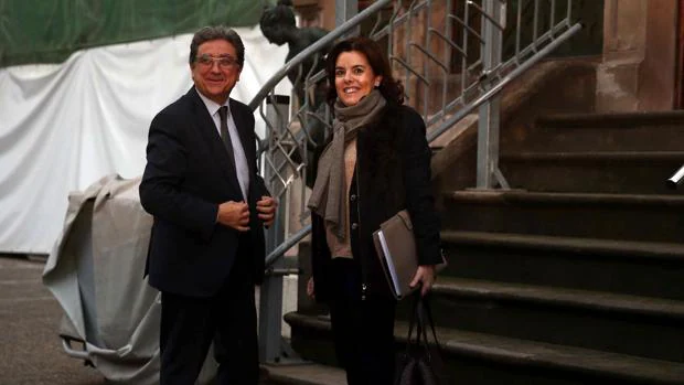 Soraya Sáenz de Santamería con el delegado del Gobierno de Cataluña, Enric Millo