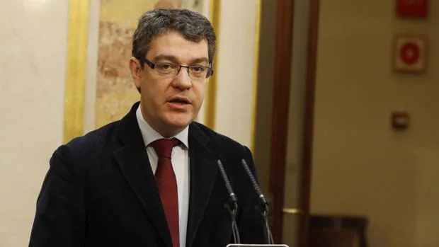 Álvaro Nadal presentó el pasado viernes el acuerdo para evitar los cortes de luz