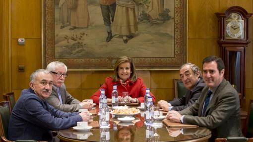 La ministra de Empleo Fatima Bañez se reune con los presidentes de CEOE y Cepyme, Juan Rosell y Antonio Garamendi, y los secretarios generales de CCOO y UGT, Ignacio Fernández Toxo y Pepe Álvarez, con el fin de abordar la situación de las pensiones