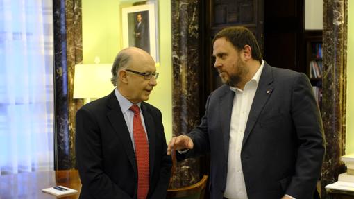 El ministro de Hacienda, Cristóbal Montoro, y el vicepresidente de la Generalitat, Oriol Junqueras