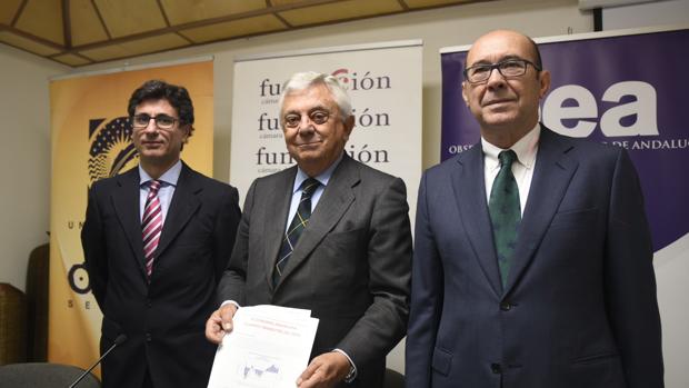 Manuel Alejandro Hidalgo, Francisco Herrero y Francisco Ferraro, en la presentación del informe
