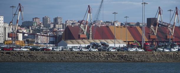 Vista del puerto de Santander que es uno de los que estará a partir del 6 de marzo afectado por la huelga de estibadores