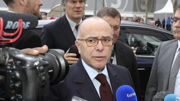 El primer ministro francés, Bernard Cazeneuve