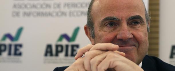 El ministro también aseguró que seguirían las ventas de paquetes de acciones de Bankia