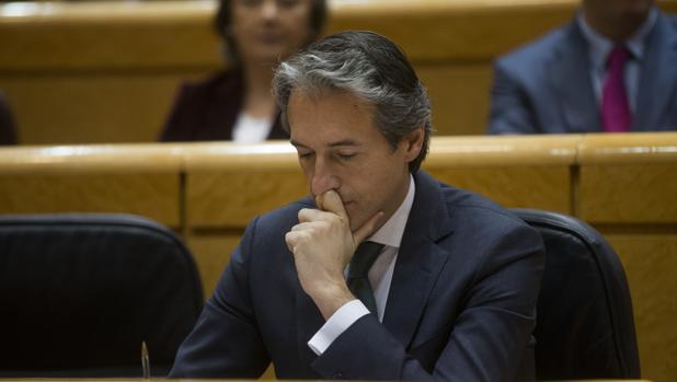 Íñigo de la Serna, ministro de Fomento, en la sesión de control al Gobierno en el Senado