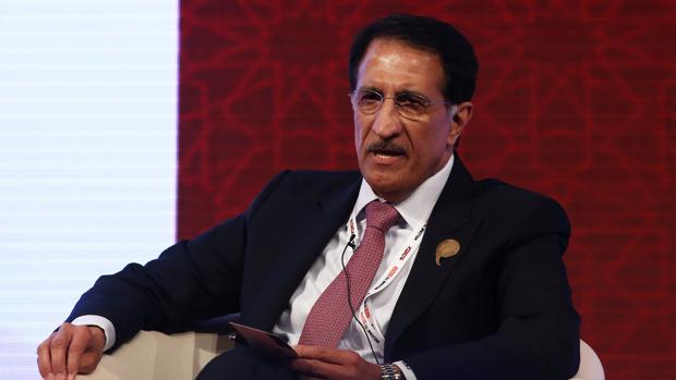 El primer ministro de Catar, el jeque Abdullah bin Nasser bin Khalifa Al Thani, duante el foro empresarial celebrado este lunes