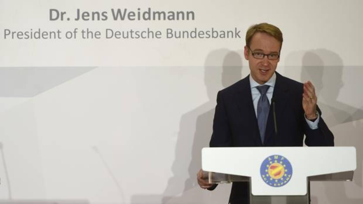 Para Weidmann, la política monetaria debe impulsar el crecimiento y reducir el paro