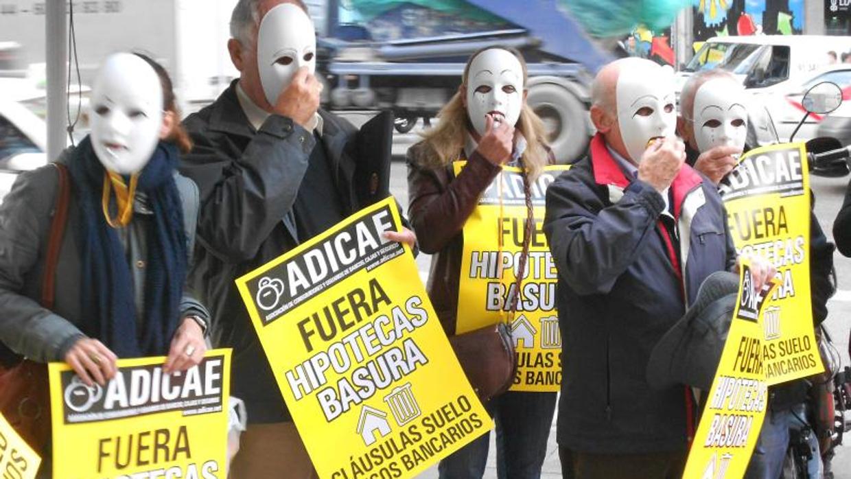 Protesta de la asociación de consumidores Adicae