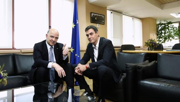 Pedro Sánchez en una reciente reunión con el comisario europeo de Asuntos Económicos y Financieros Pierre Moscovici.