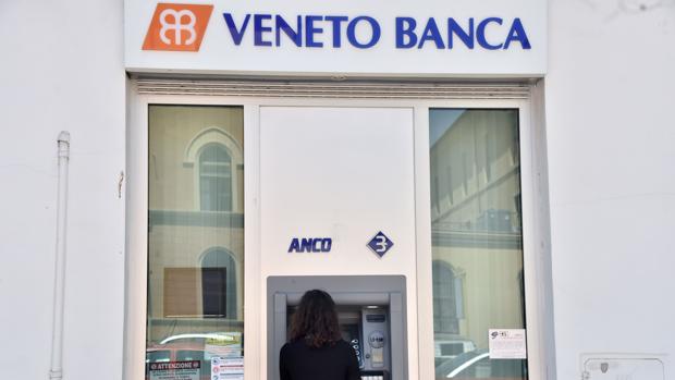 Intensa Sanpaolo advierte de que «si surgen problemas con el decreto para salvar a los dos bancos venetos, salta todo»